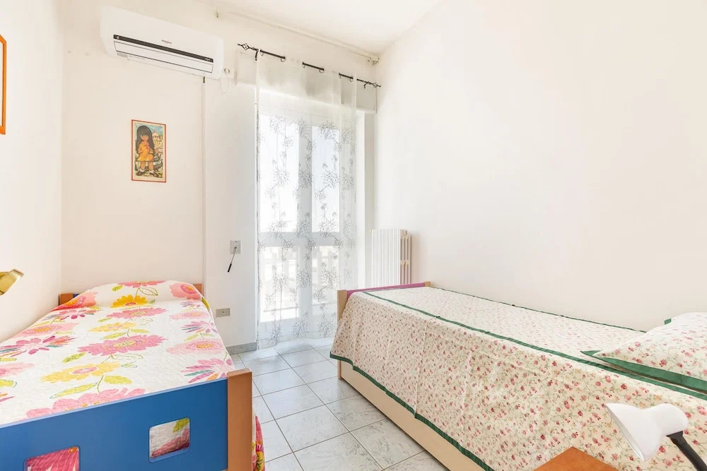2186 Attico Demetra