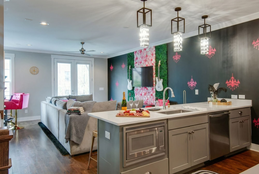 Close to the Gulch - Book Today