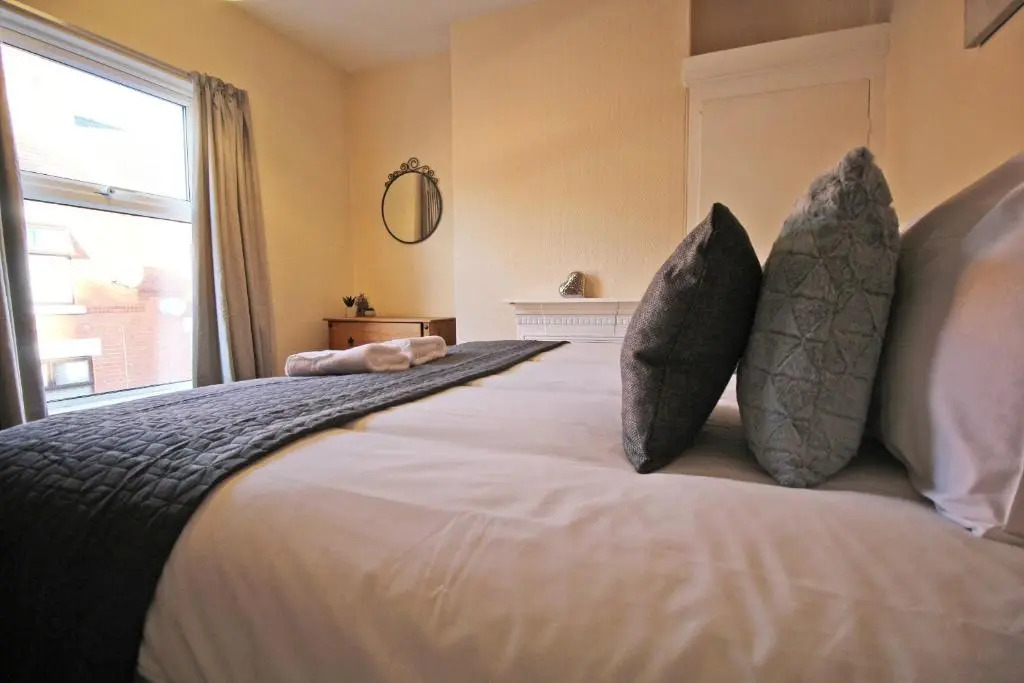 Close to the City, Classic Chester Home to sleep 6
