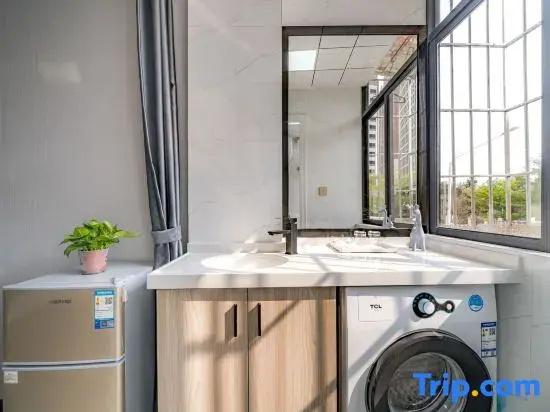 Huiyou Hotel Apartment (Shi'ao Subway Station Branch, Maternal and Child Health Hospital New Campus)