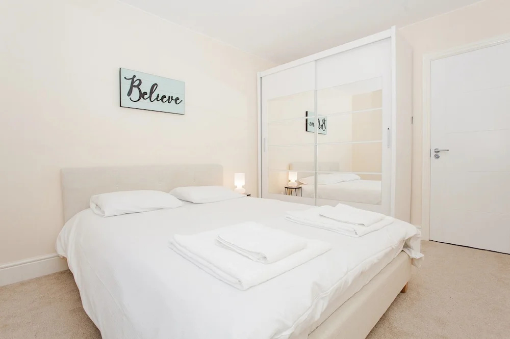 Modern 2 Bedroom Apartment On The Doorstep Of Queens Park
