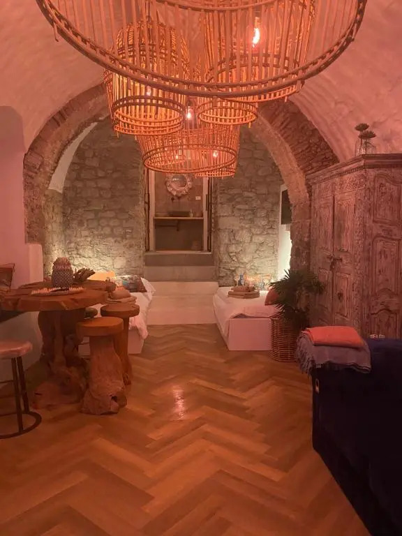 Luxury room for up to 8 people!