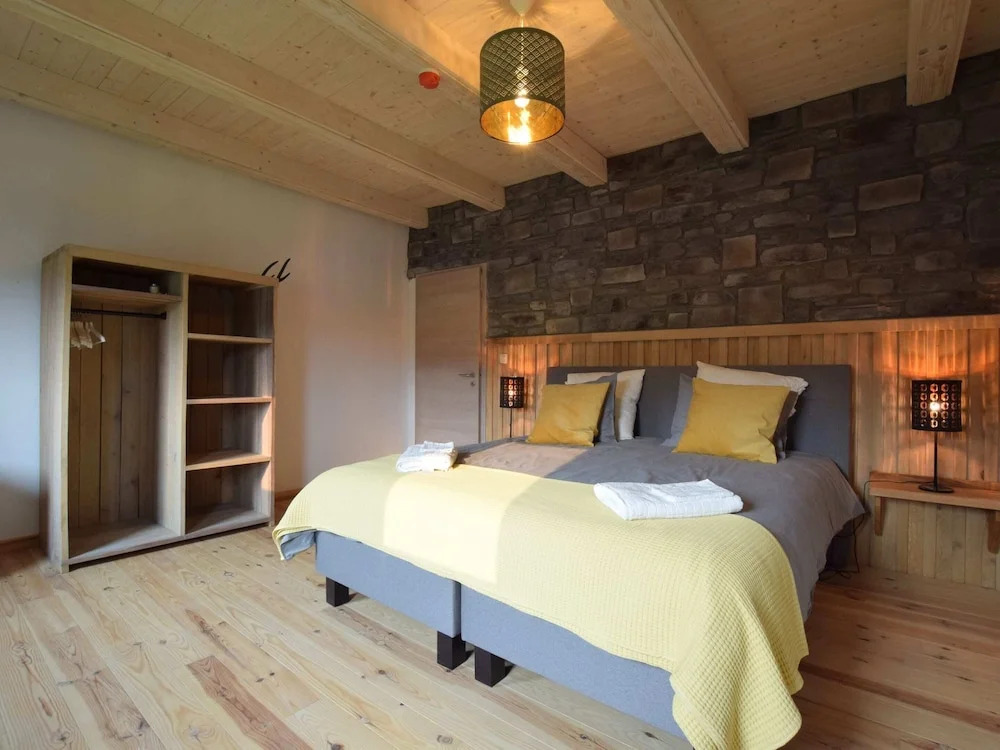 Grandeur Villa with Sauna & Hot Tub in Durbuy