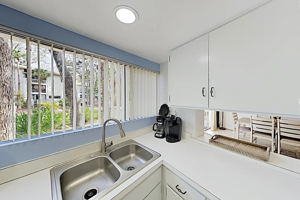 New Listing! Stylish Condo: 2 Pools & Beach Cabana Condo