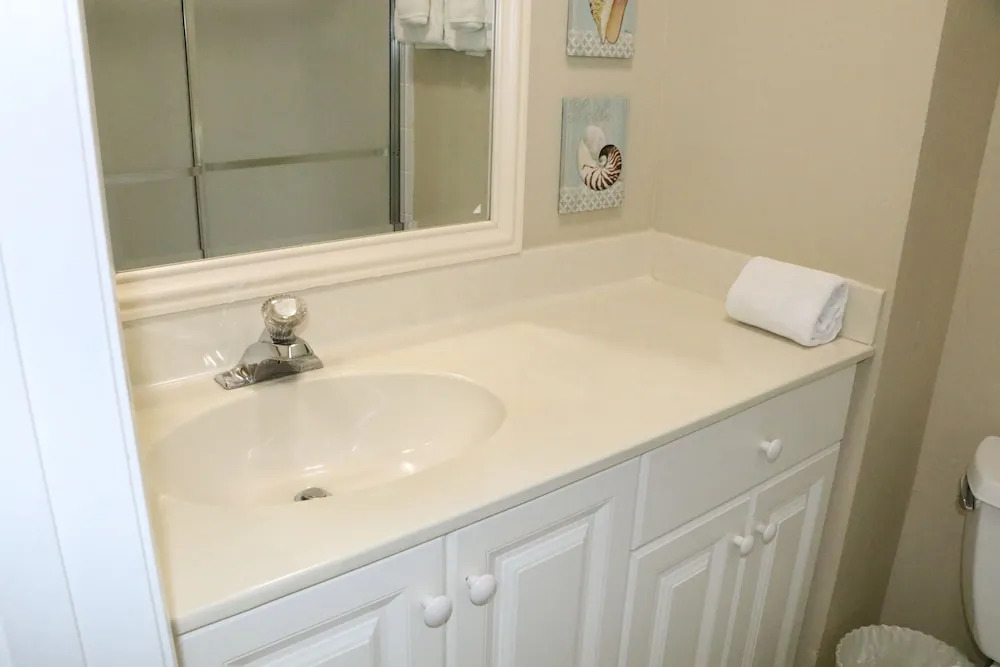 Jamaica Royale - 704 - 2 Br Condo