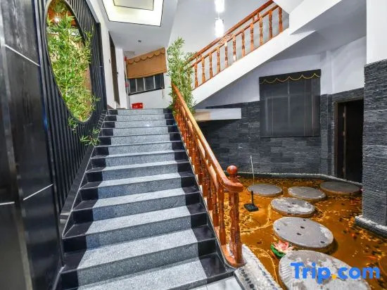 Q+ Zhoudu Theme Hotel