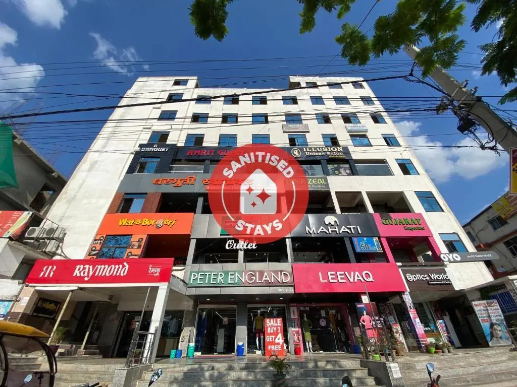 POP Oyo Flagship Moon Light Hotel