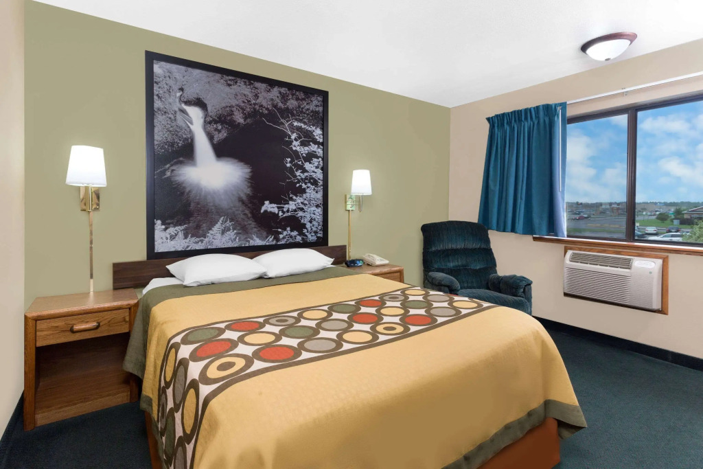Super 8 by Wyndham Antigo