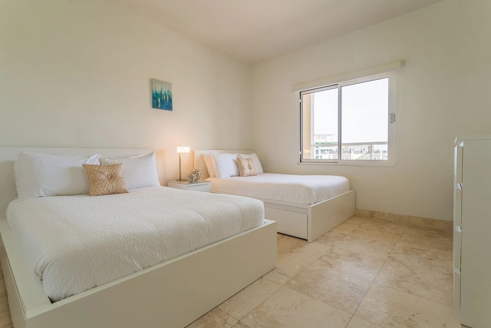 Lovely Condo at Eagle Beach! Great Views