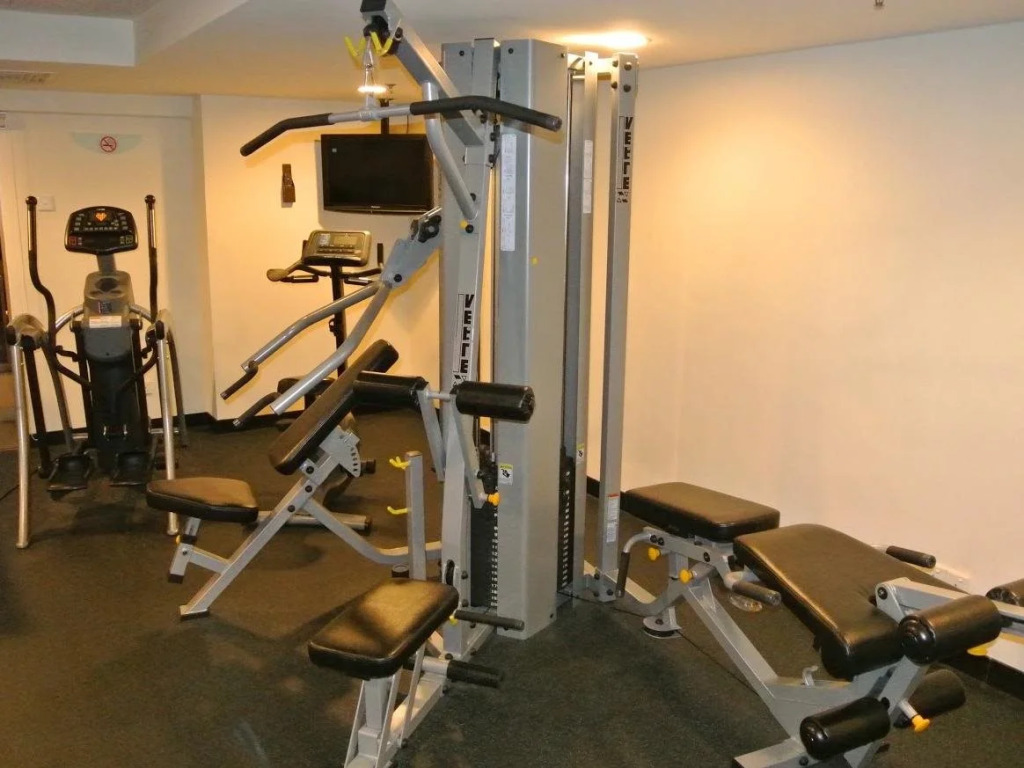 W Studio Resort Suites at Pyramid Tower