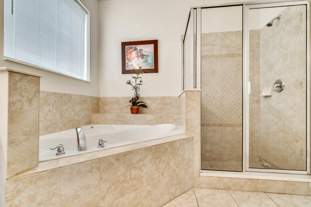 6 Bedrooms 4 Bathrooms Veranda Palms 4457 Np