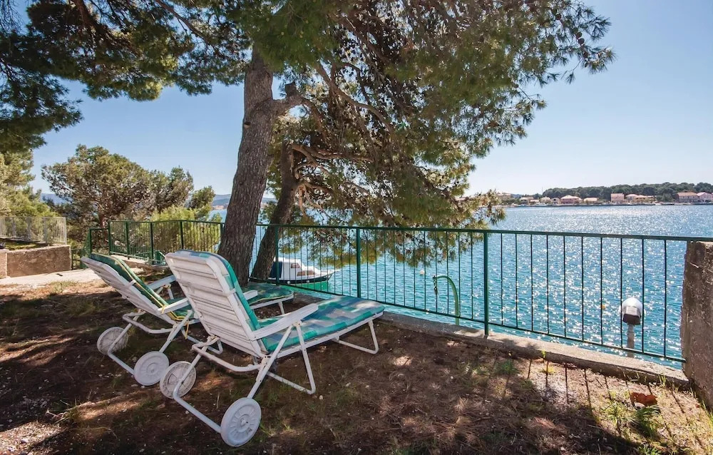 Awesome Home in Brodarica With Wifi and 3 Bedrooms