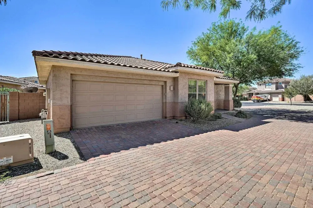 Walk to Community Pool: Goodyear Desert Oasis