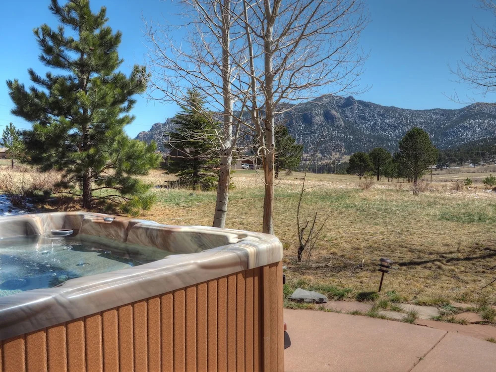 Lily Mountain Lodge - E.V.Reg #3498 - 4 Br Home