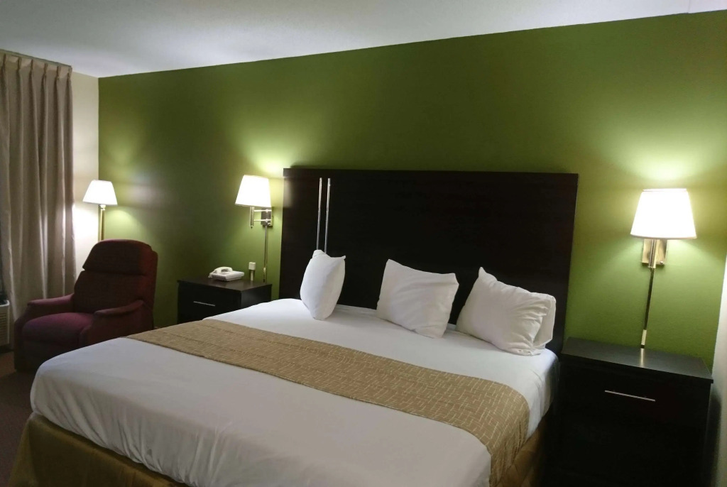 Travelodge by Wyndham Knoxville East