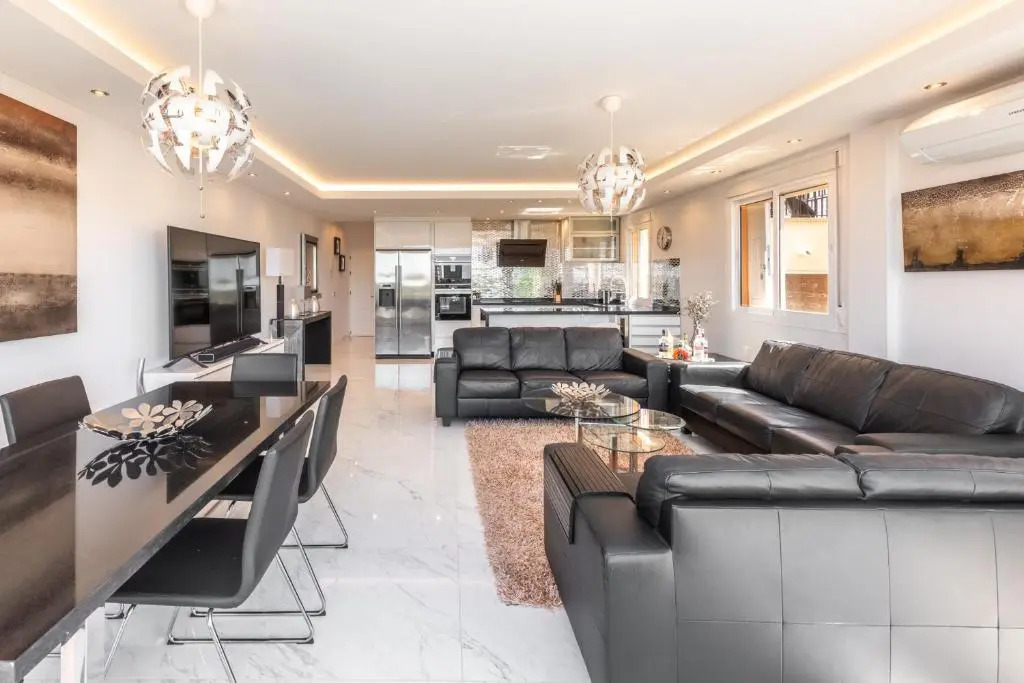 Luxurious Hillside Villa with Private Pool - Sea & Mountain Views