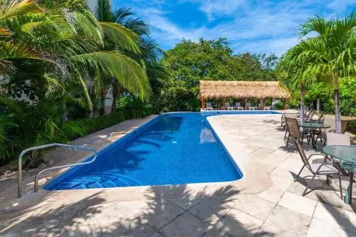 Luxury 2 bedroom condo with ocean view - Few steps from beach