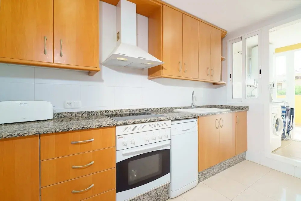 Fais in D nia With 2 Bedrooms and 2 Bathrooms