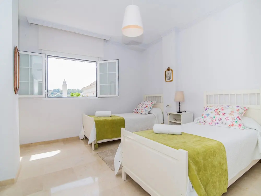 River Garden Spacious Penthouse