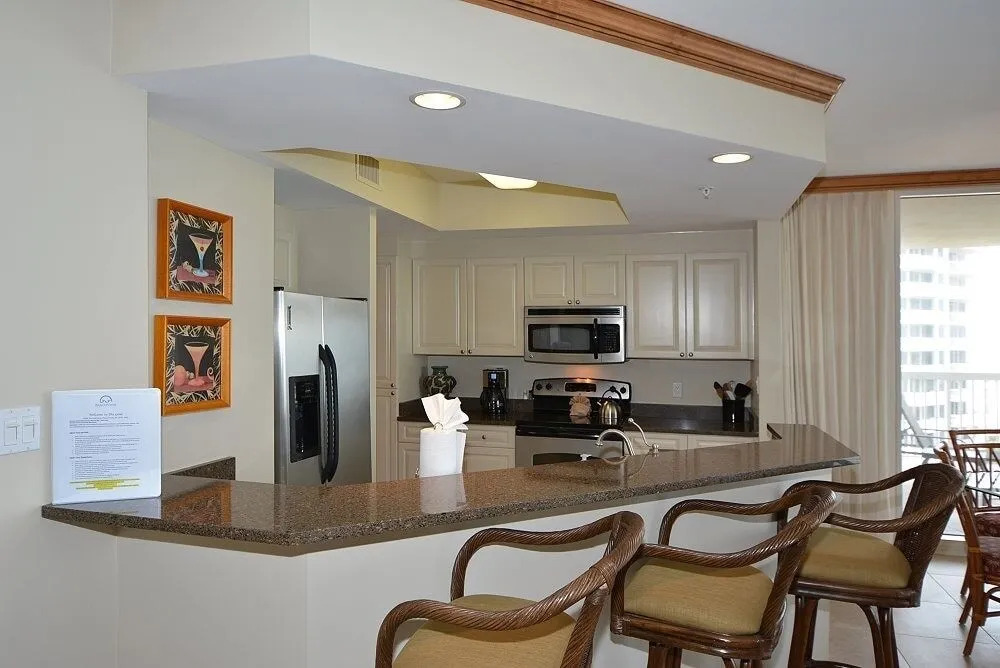 The Gem - 3 Br condo by RedAwning