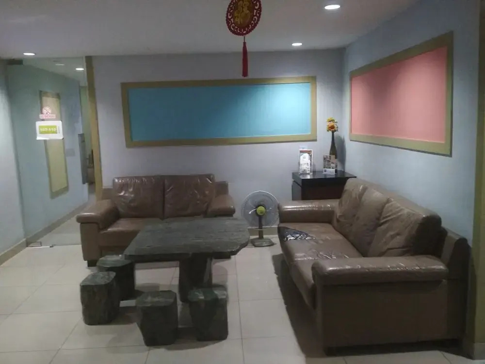 OYO 89773 New Eastern Hotel
