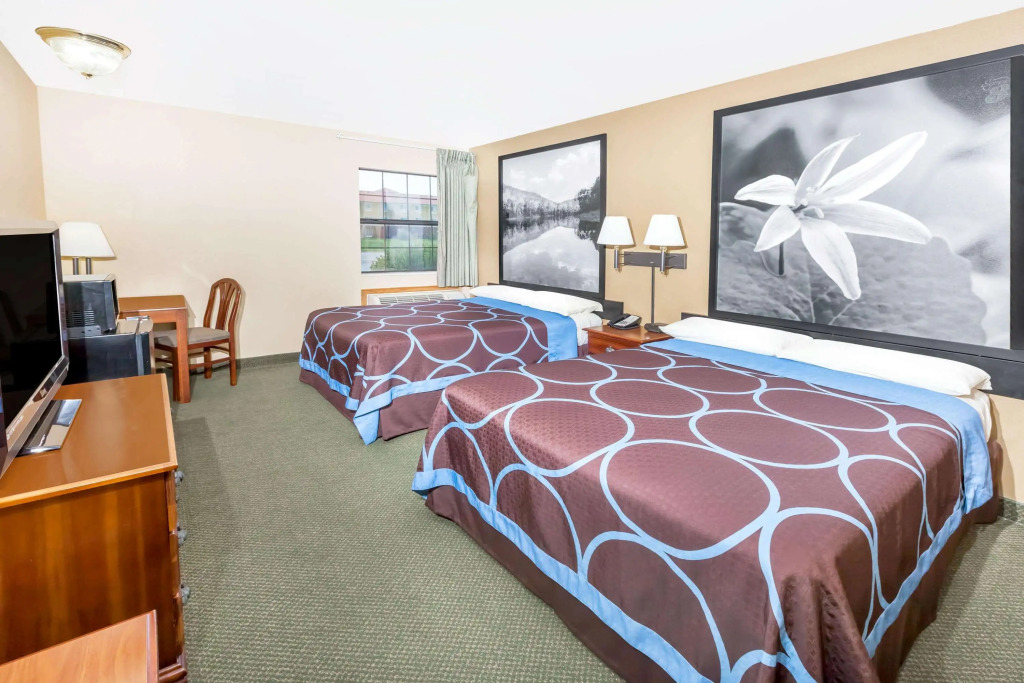 Super 8 by Wyndham Pine Bluff