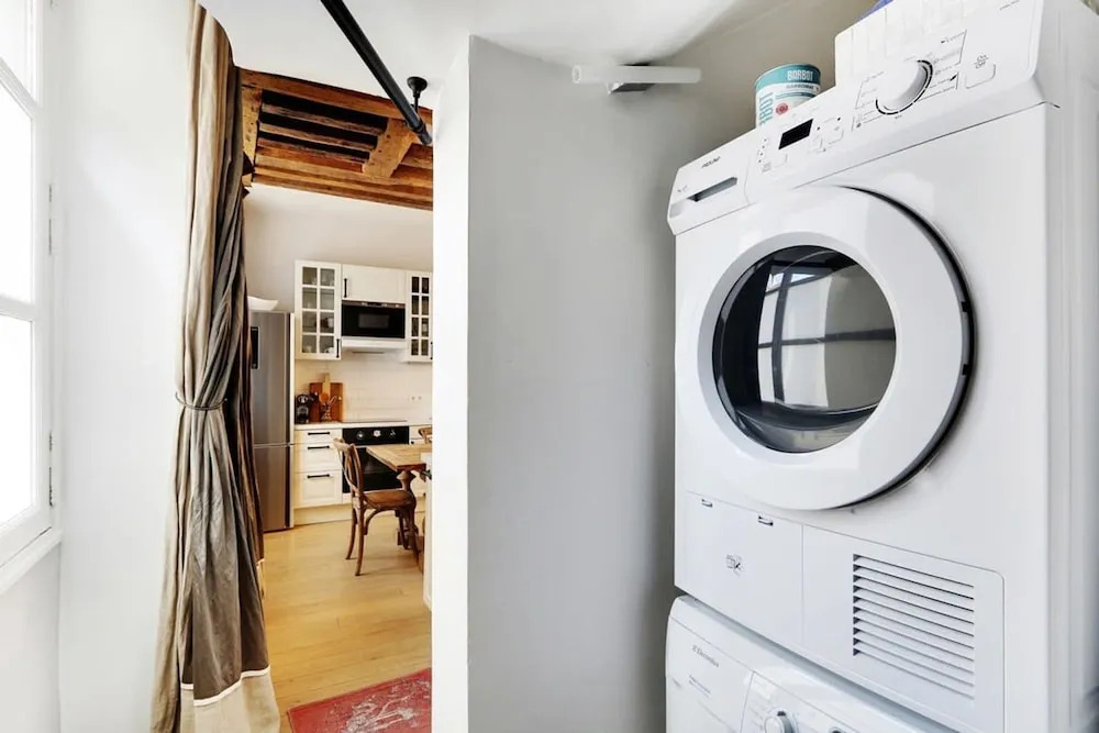 Classy Bourgeois Chic 2 Bedroom Apt in Le Marais