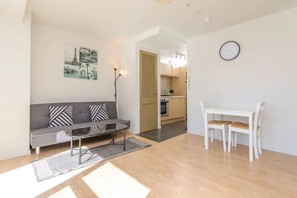 Modern 2 Bedroom Apartment in the CBD