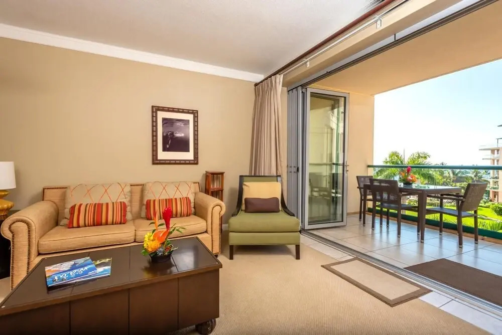 K B M Resorts- HKH-423 Beautiful Studio, ocean views, private balcony, easy pool access