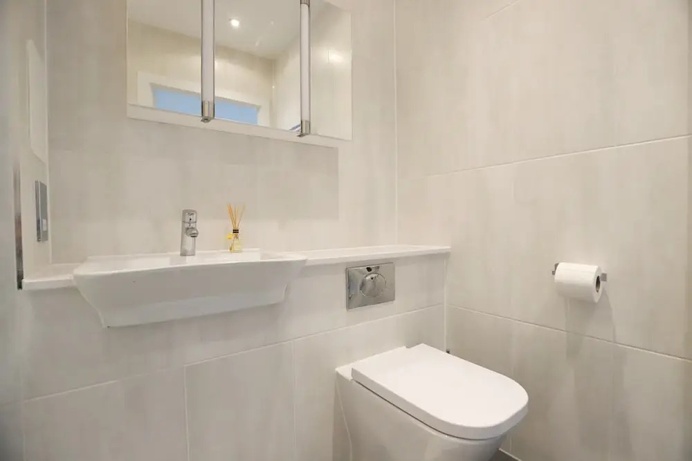 1 Bedroom Apartment With Balcony in Greenwich