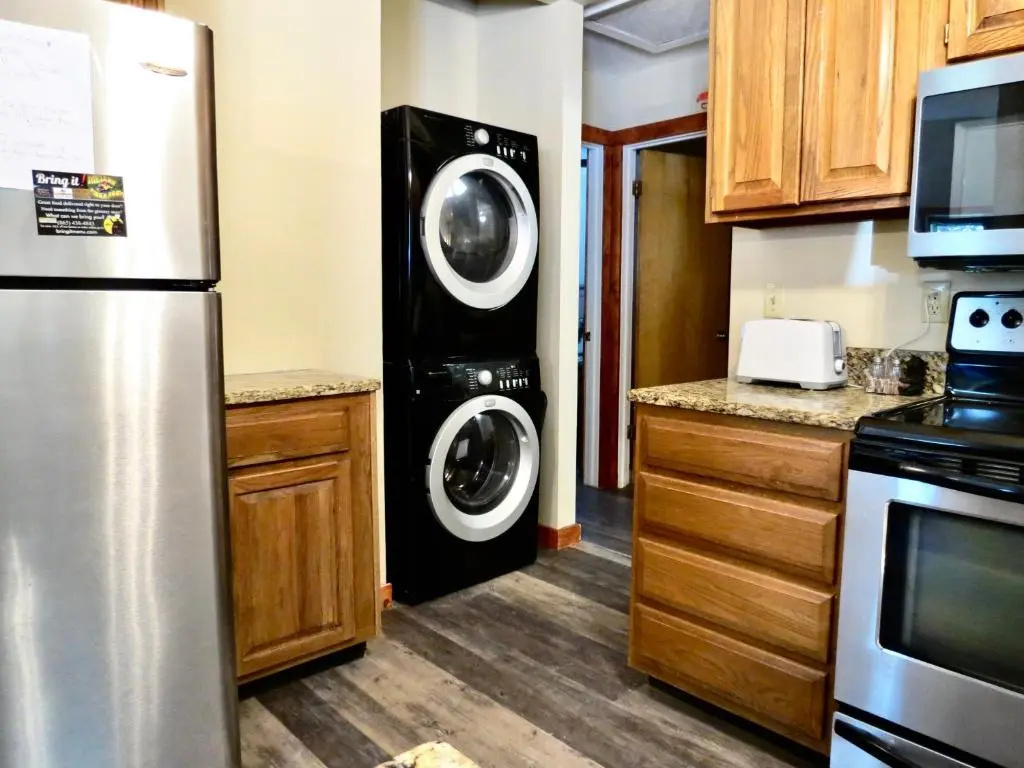 Million Dollar Views! 4 Bedroom, Sleeps 9, close to National Park and 5 mi to Gatlinburg!