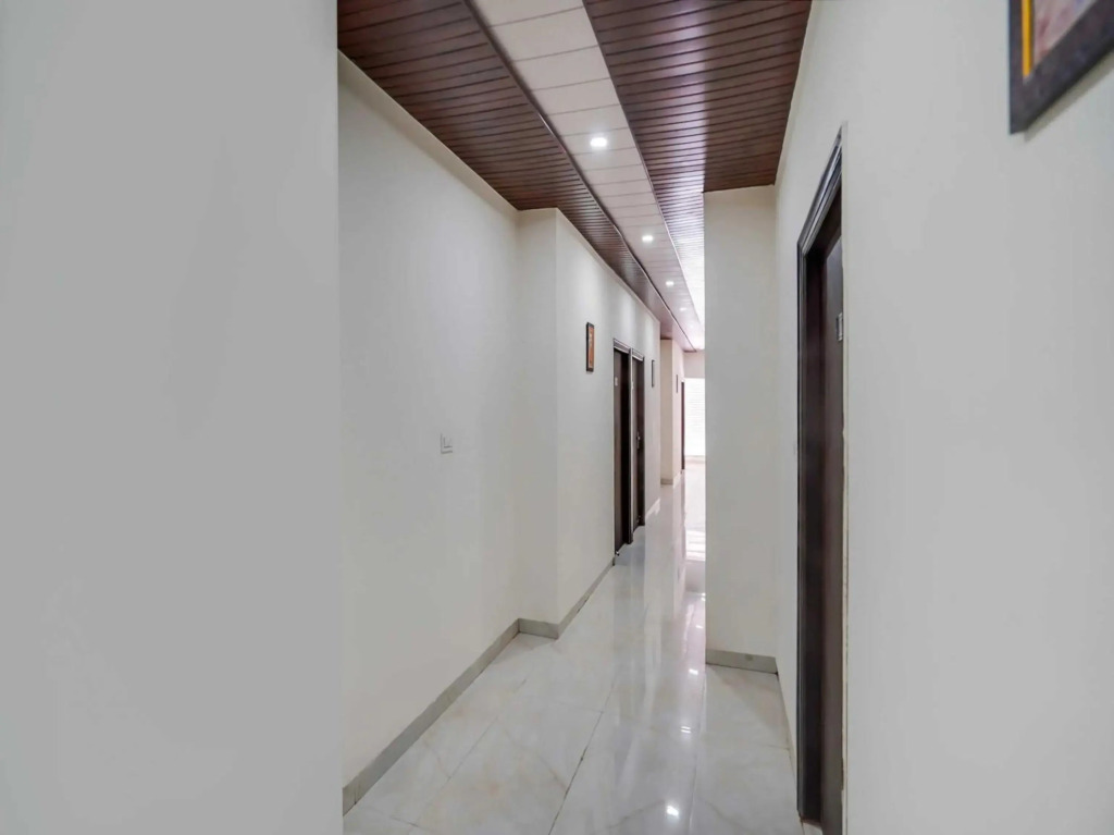 OYO Flagship 70056 Grand Inn Residency