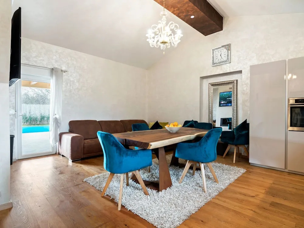 Beautiful Holiday Home in Novigrad With Private Swimming Pool