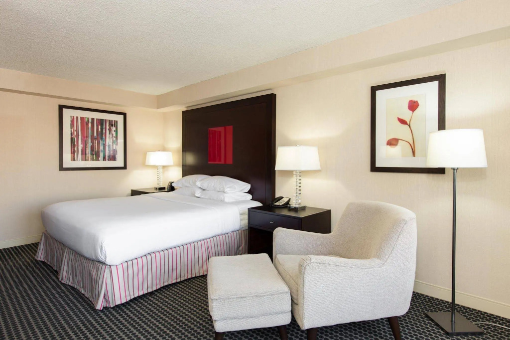 DoubleTree by Hilton Chicago Magnificent Mile