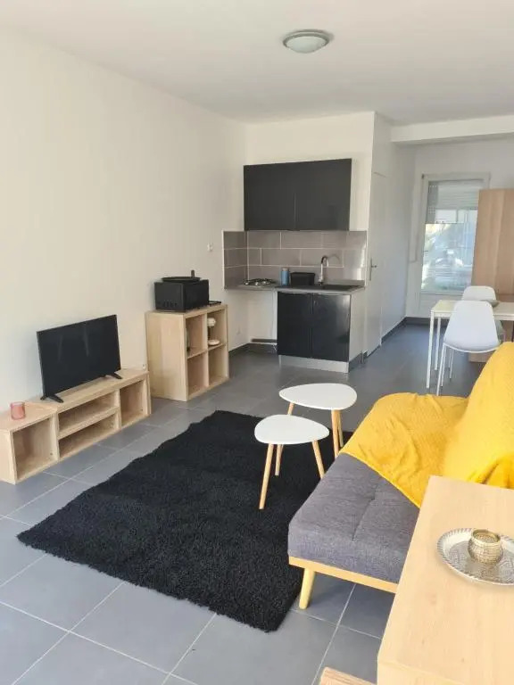 Jolie studio au calme avec jardin privatif.
