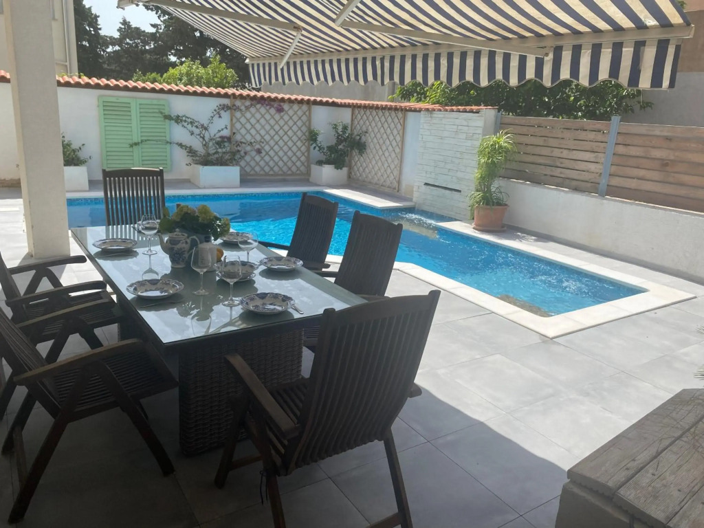 Private pool just for you Biograd