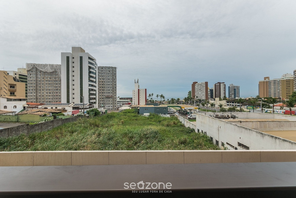 SMT - Building 750m From the Beach in Salvador