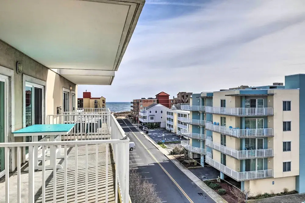 Steps to Sand! Family-friendly Ocean City Getaway