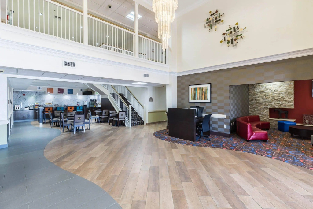 Econo Lodge Inn & Suites East Houston I-10