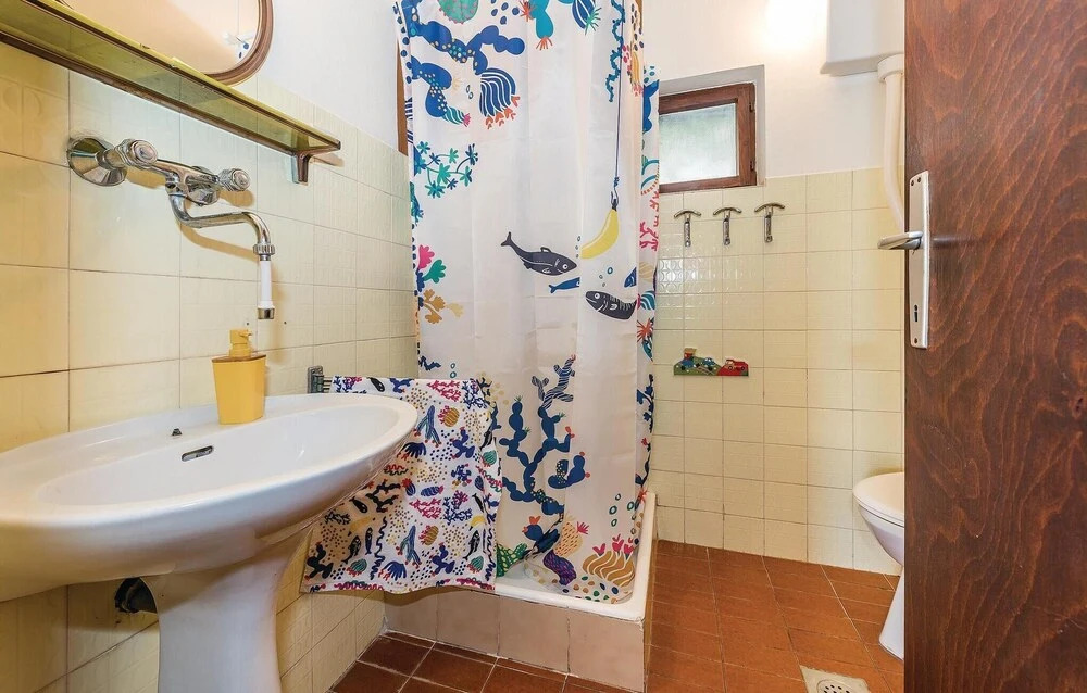 Four-Bedroom Holiday Home In Zaboric