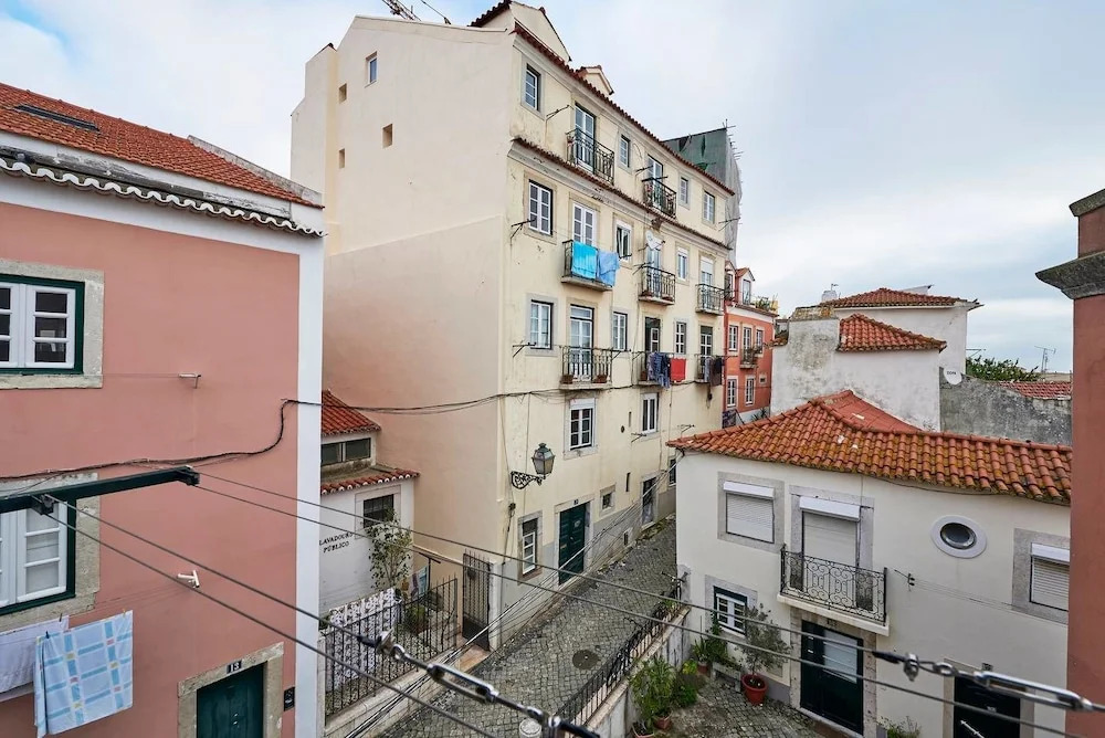 Authentic Apartment in Alfama With Terrace