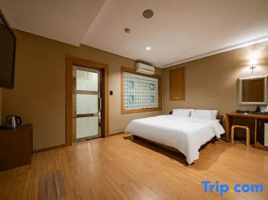 Nabeeya Hotel