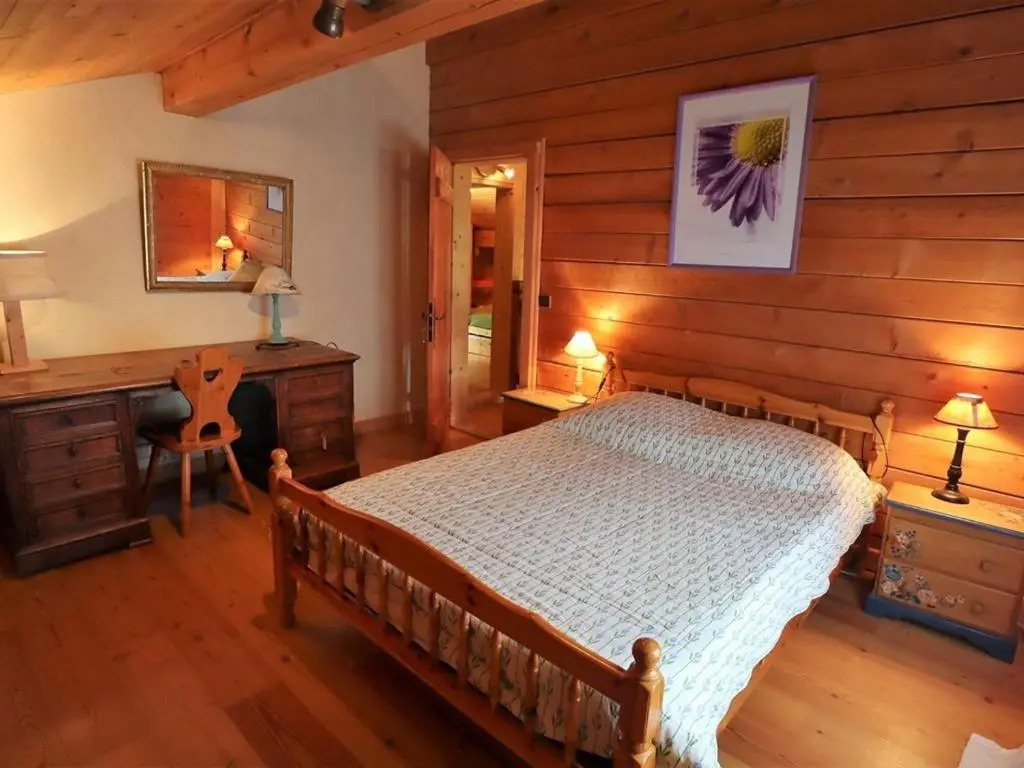 Chalet Familial pour 10 Pers. à Proximité des Pistes et Commerces avec Cheminée et Wifi - FR-1-342-232