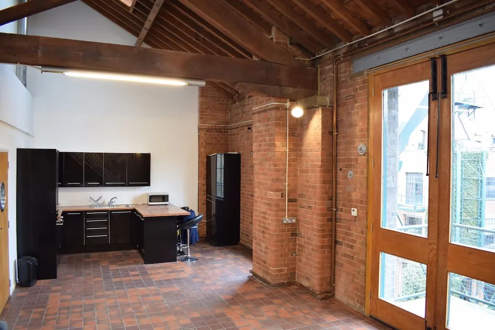 2 Bedroom Old Warehouse Near Canary Wharf