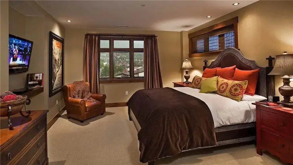 Sneak Peak 407 4 BedroomCondo By Moving Mountains