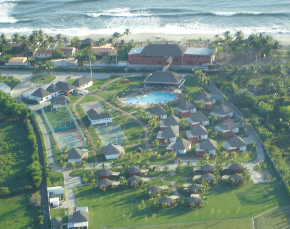 Las Hojas Resort & Beach Club
