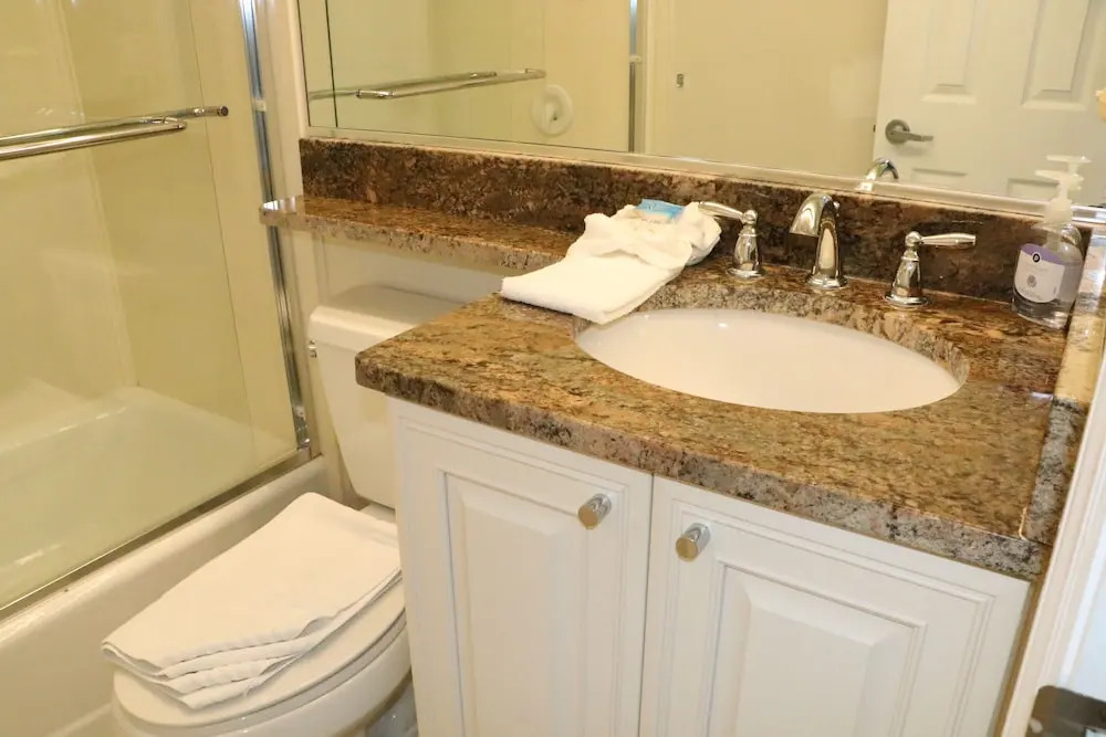 Jamaica Royale 802 - 2 Br Condo