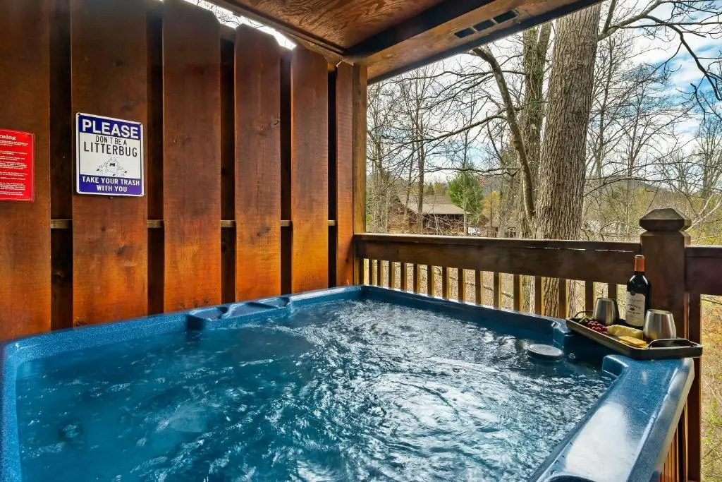 Spring Promo! 3 min to Dollywood! Cabin with Hot tub, Game Room, and Resort Pool!