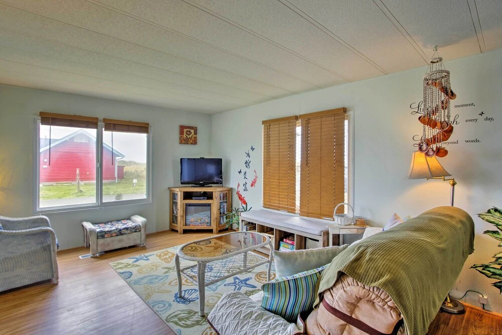 Walk to Beach! The Little Orcas Moclips Cottage