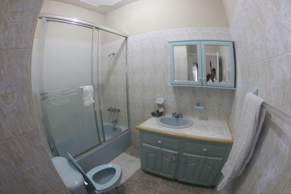 8 BR Waterfront Villa - Ocho Rios